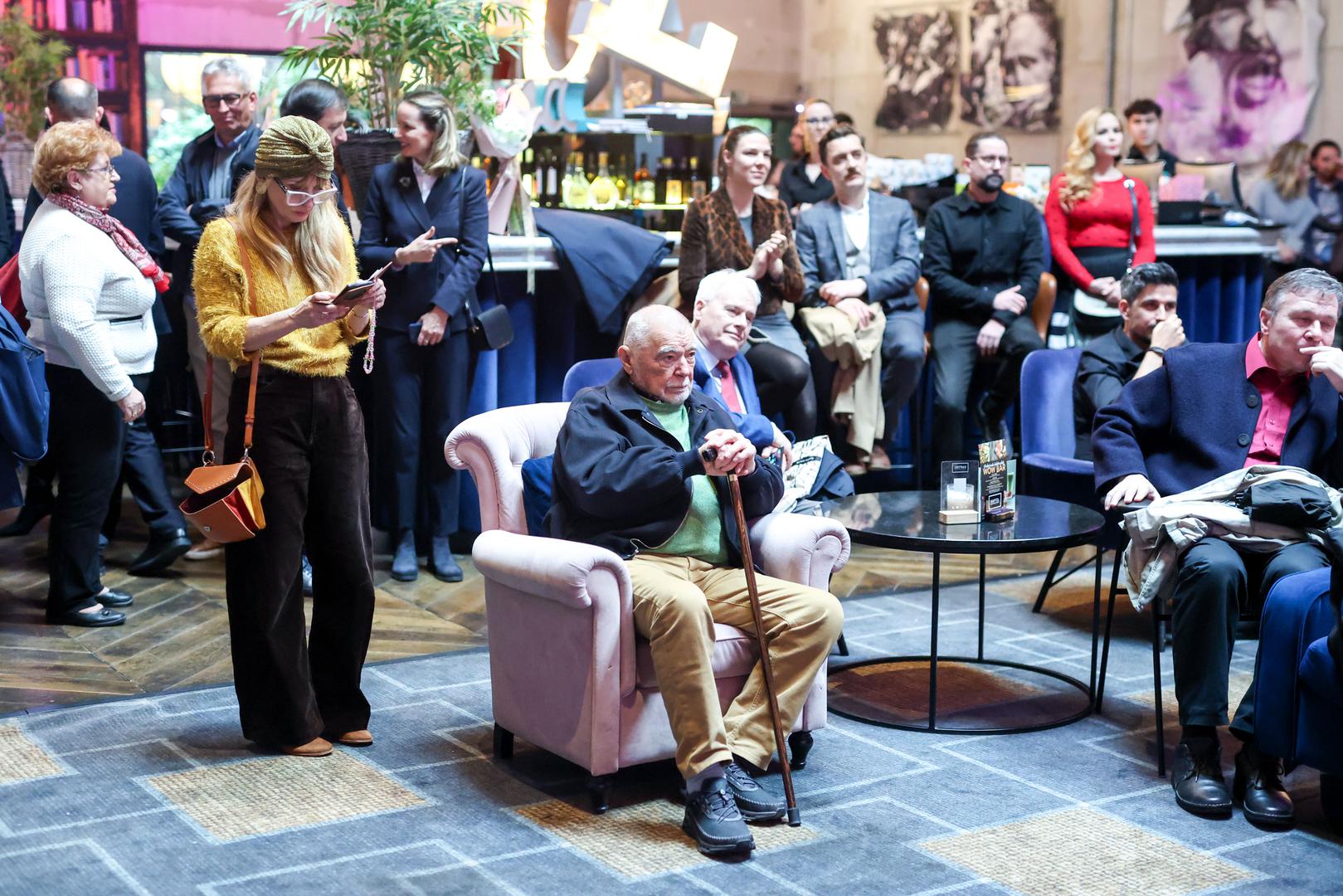 U središtu radnje nalazi se Nikola VII. Zrinski i njegova smrt u lovu, neposredno prije izbijanja Zrinsko-frankopanske urote. Film istražuje okolnosti i moguće motive smrti jednog od najistaknutijih članova obitelji Zrinski i kandidata za ugarsko prijestolje, nudeći ponešto drukčiju interpretaciju povijesnog narativa. U njemu se iznosi i teorija o mogućem unutarobiteljskom sukobu, pri čemu se odgovornost dovodi u vezu s njegovim bratom Petrom Zrinskim.