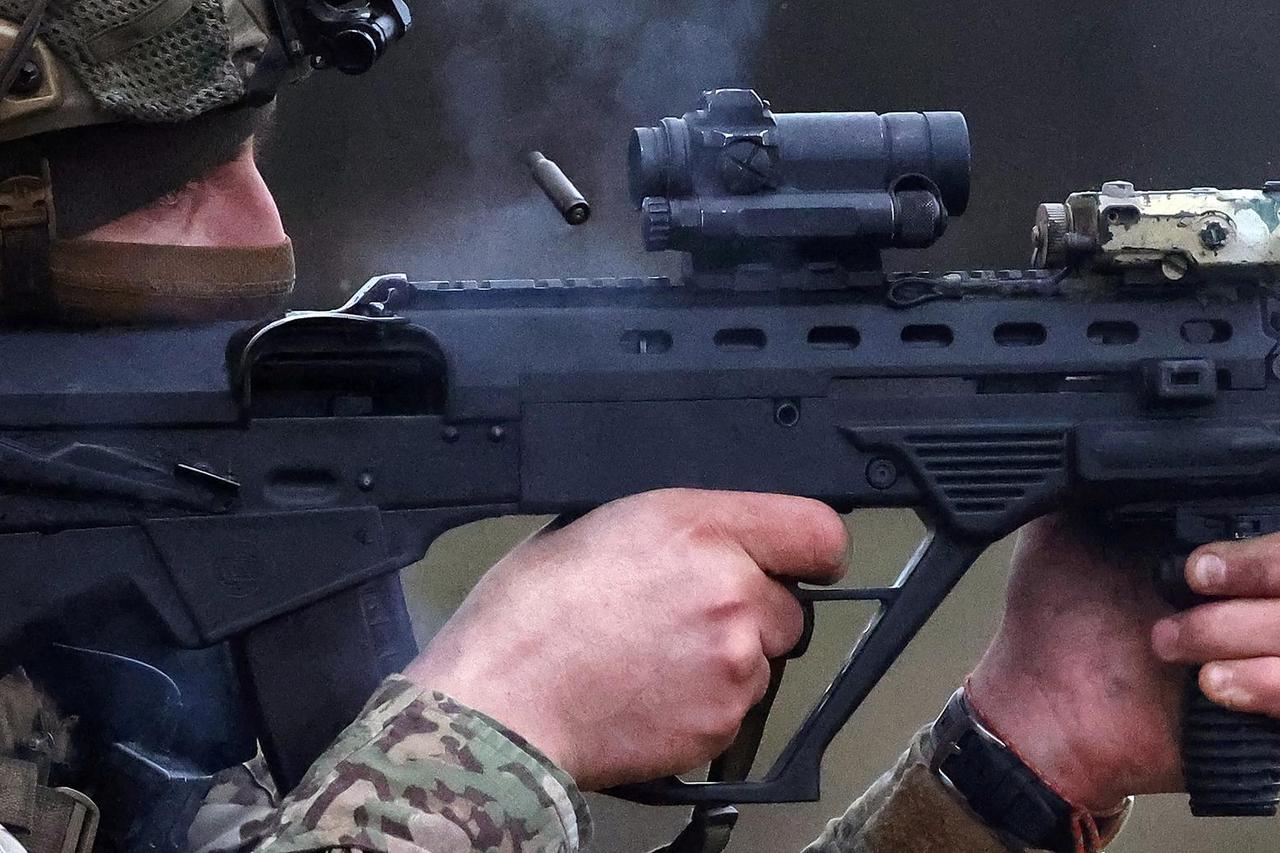 Ukrainian special forces prepare their weapons in Bakhmut region