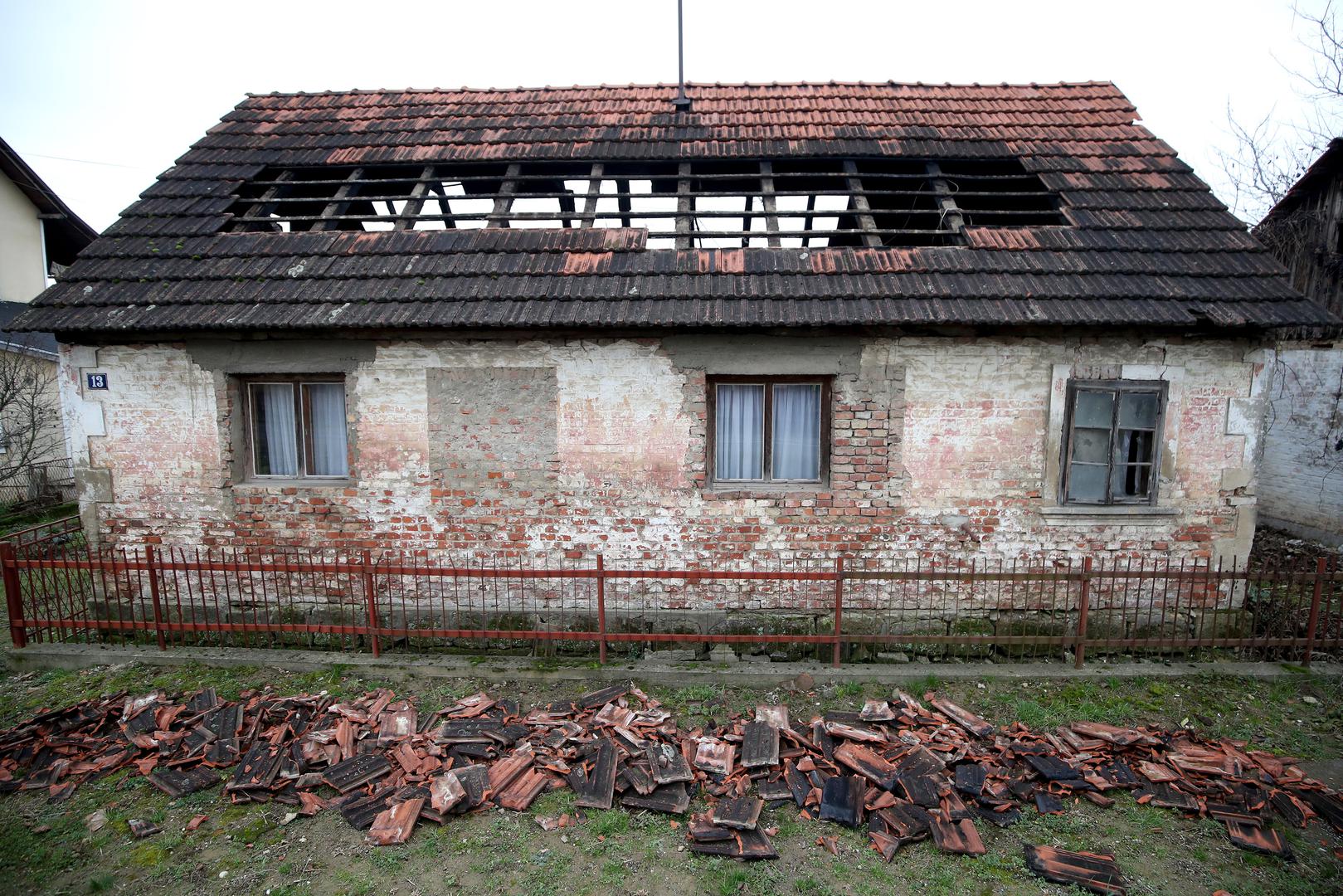 28.12.2020., Brest Pokupski - Tesko stradale kuce nakon jutrosnjeg potresa. Photo: Igor Kralj/PIXSELL