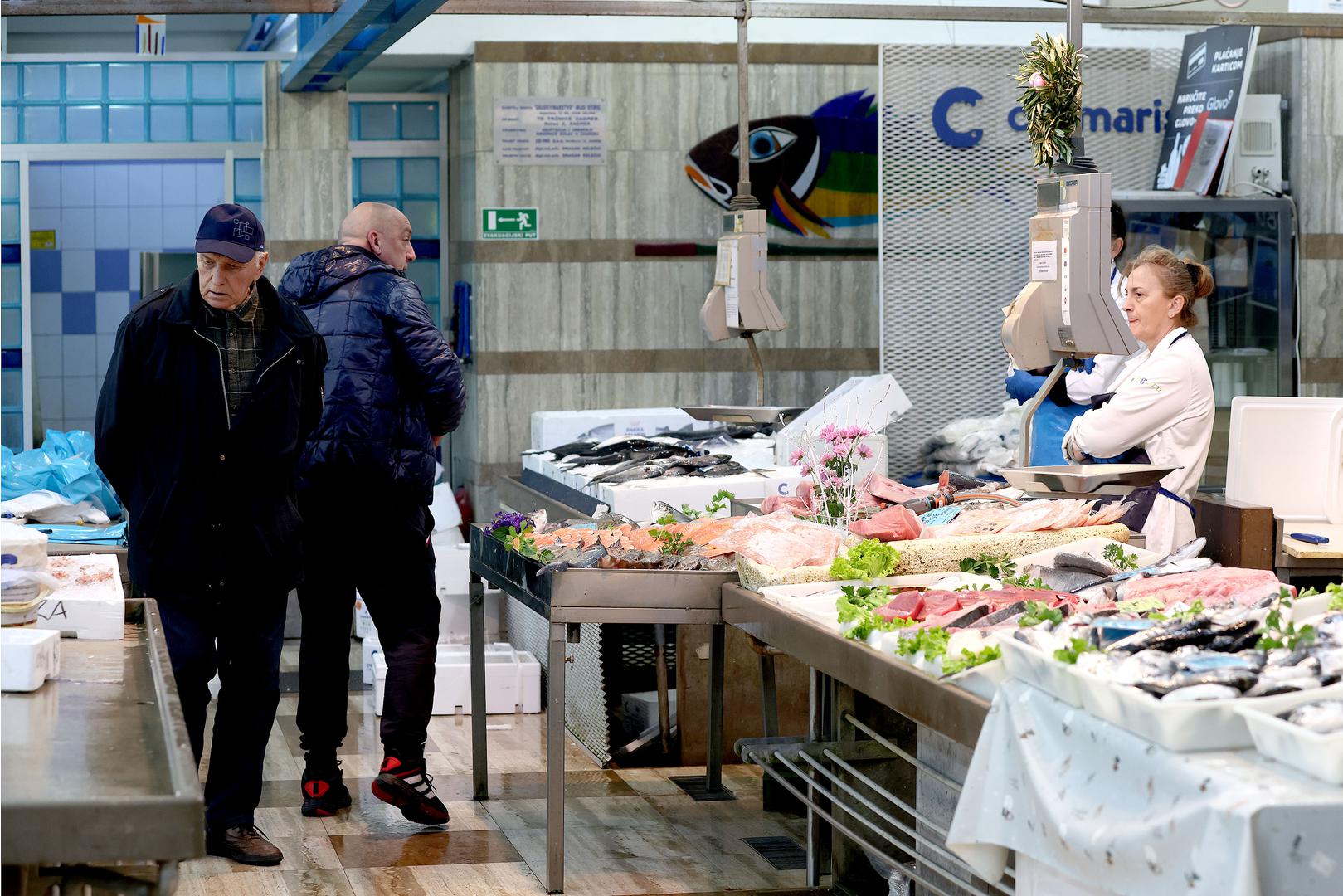 Sutra je Veliki petak, kršćanski spomendan Isusove muke i smrti, koji zajedno s Velikim četvrtkom i Velikom subotom čini Vazmeno trodnevlje.