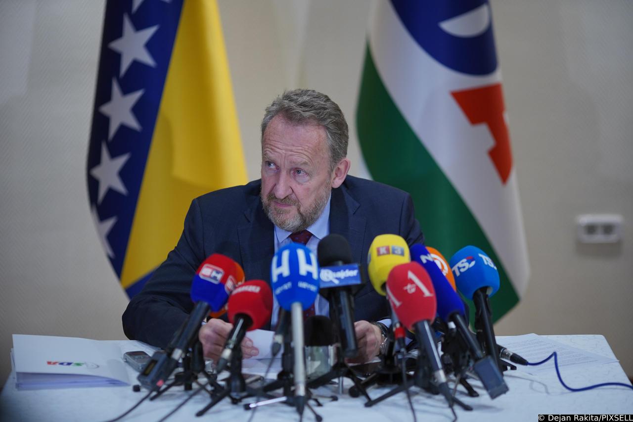 Bakir Izetbegovic odrzao pres konferenciju u Banjaluci