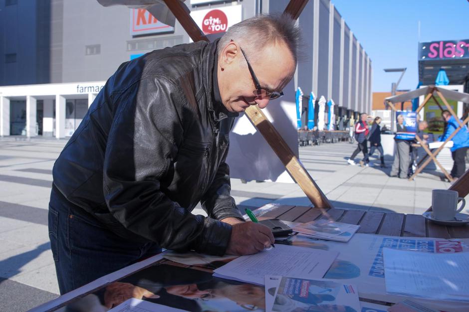 Osijek: Branimir Glavaš svojim potpisom dao podršku Zoranu Milanoviću