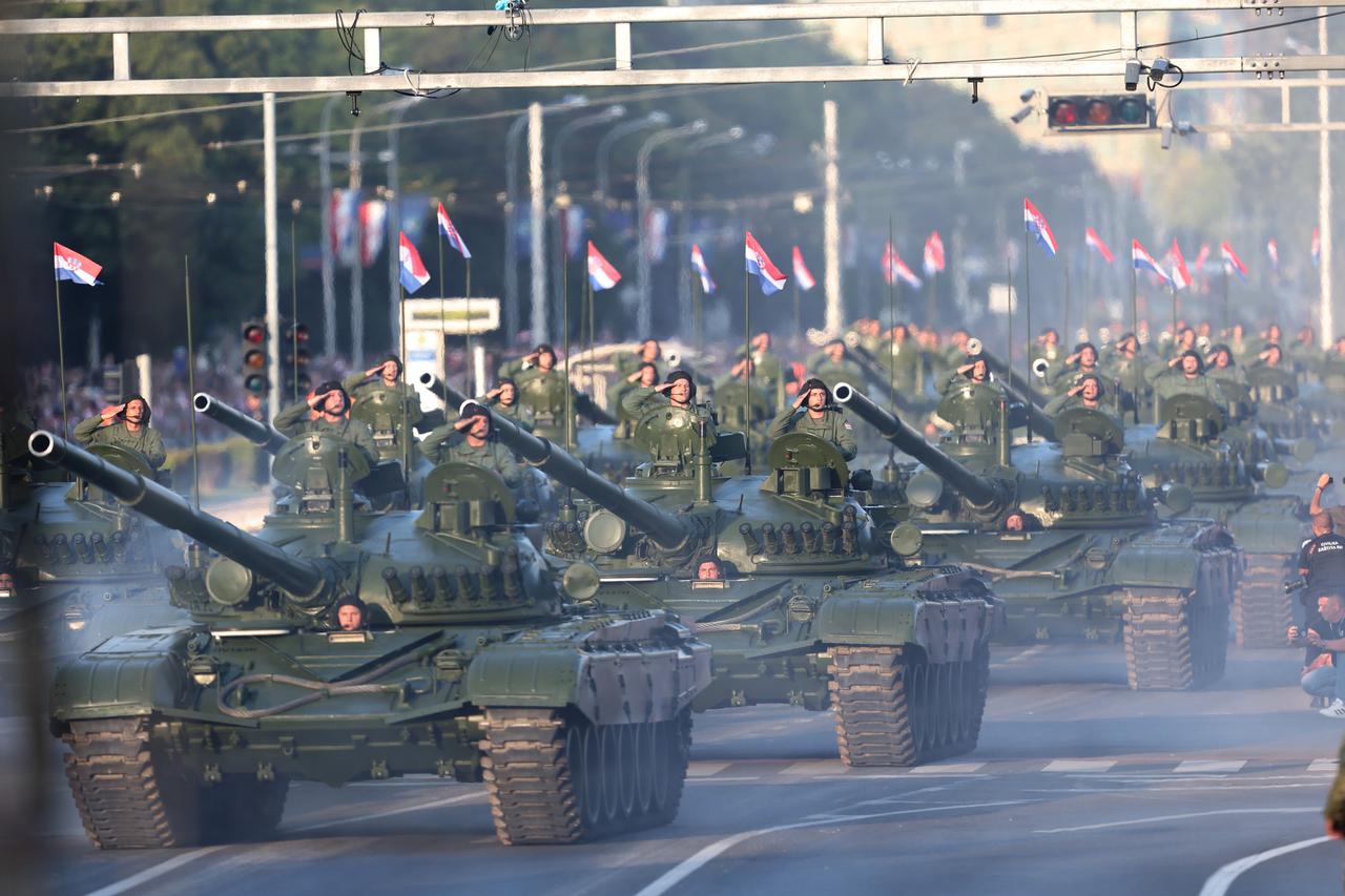 Zagreb: Prolazak motoriziranog i mehaniziranog postroja u povodu 30. obljetnice VRO Oluja