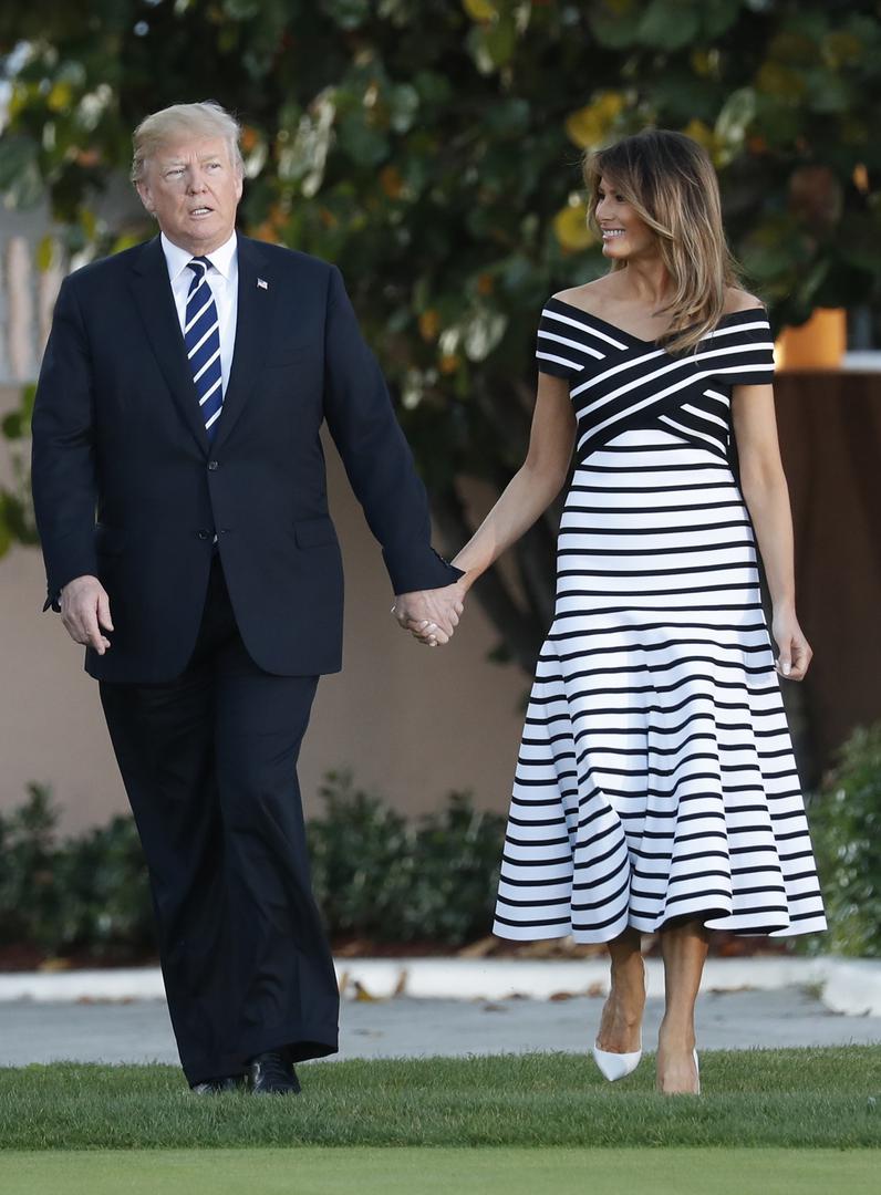 Trump i njegova supruga u ljetnoj rezidenciji Mar-a-Algo na Floridi ugostili su japanskog premijera Shinzoa Abea i njegovu suprugu, a  Melania je odabrala kreaciju koja nije možda najbolji odabir za jedan službeni sastanak, ali je svakako pun modni pogodak.