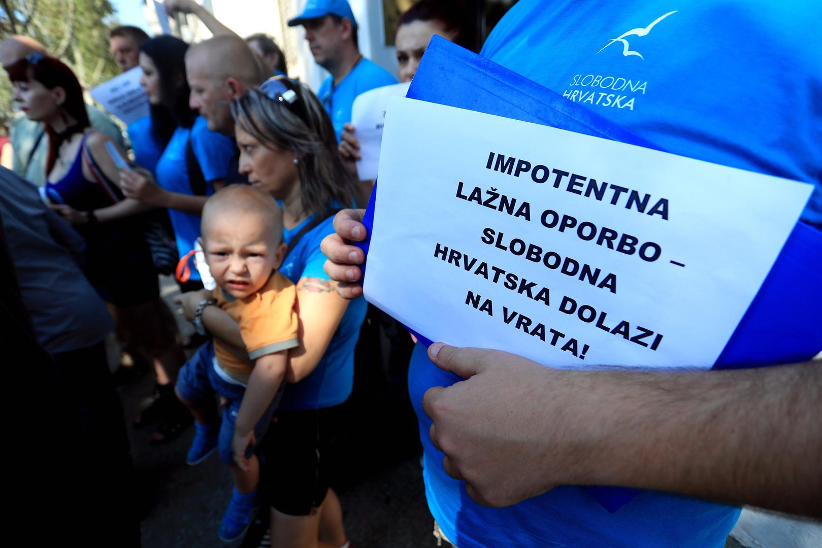 Premijer ne vidi njegovu odgovornost te kako kaže 'neće dopustiti hajku na ministra zdravstva'.