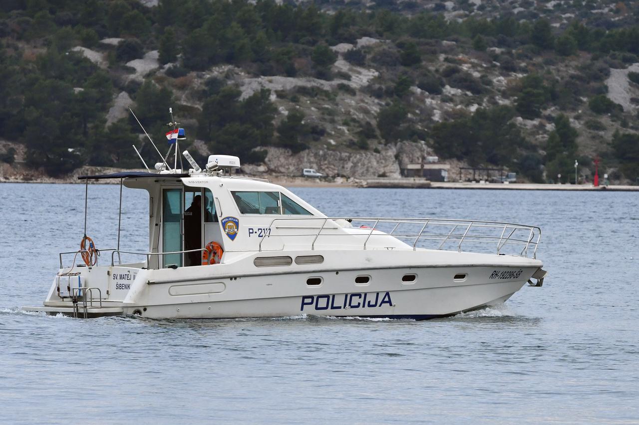 Šibenik: Brod pomorske policije u kanalu Sv. Ante