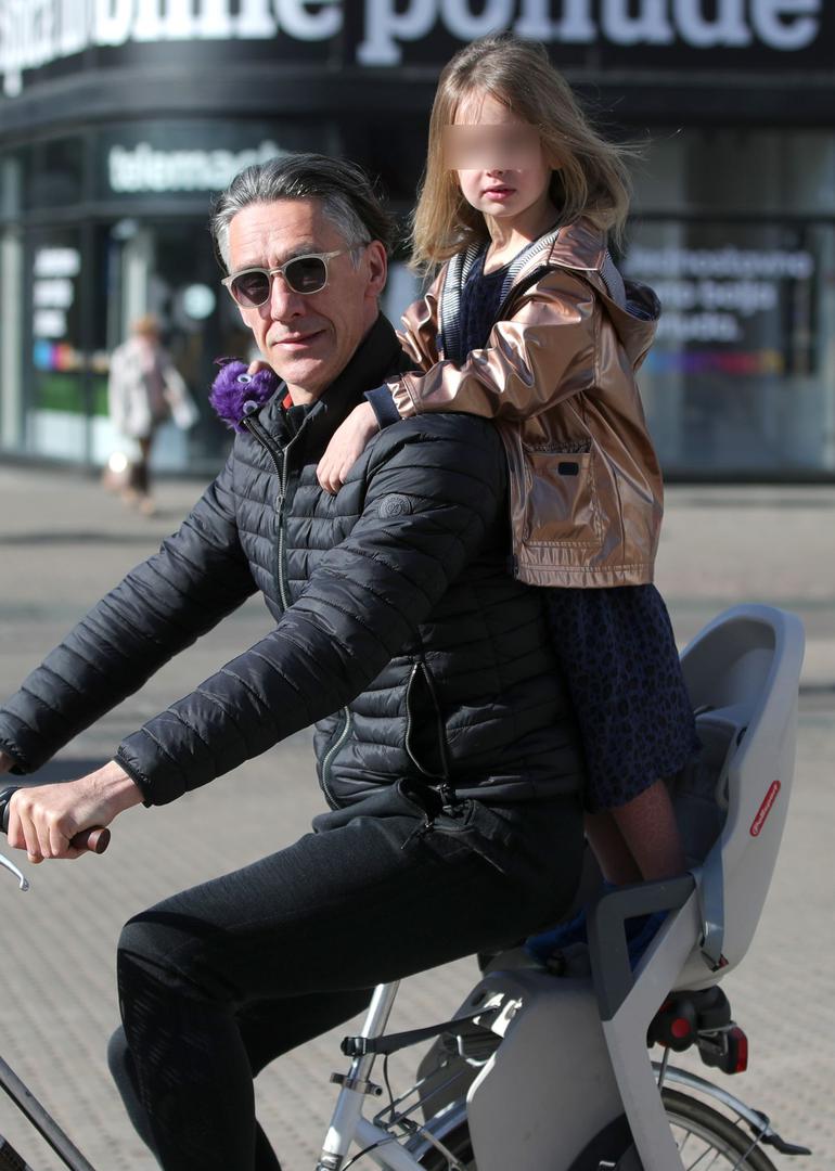 Naime, u vožnji biciklom pridružila mu se preslatka kći Lena