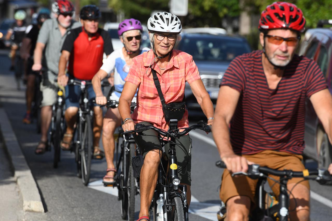 Šibenik: U sklopu ljetovanja kruzerima umirovljenici u gradovima imaju i dogovorene grupne vožnje biciklom