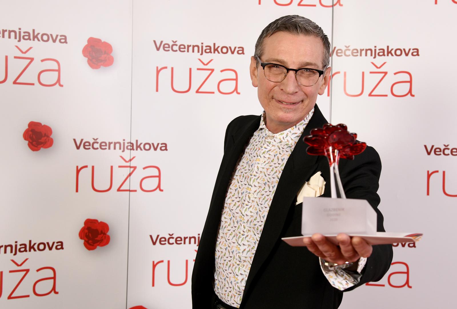 Massimo Savić sa svojom Ružom za glazbenika godine