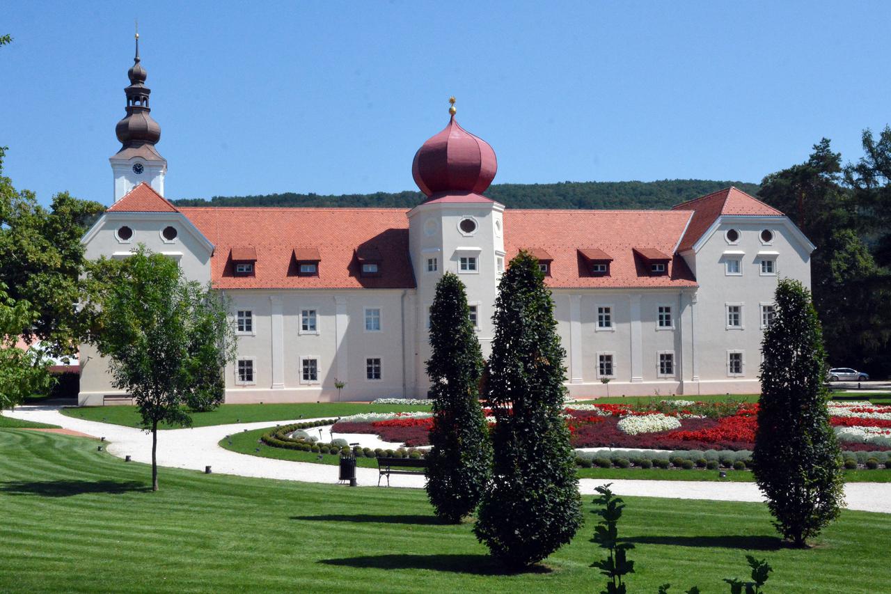 Isusovački dvorac Kutjevo iz 18. stoljeća