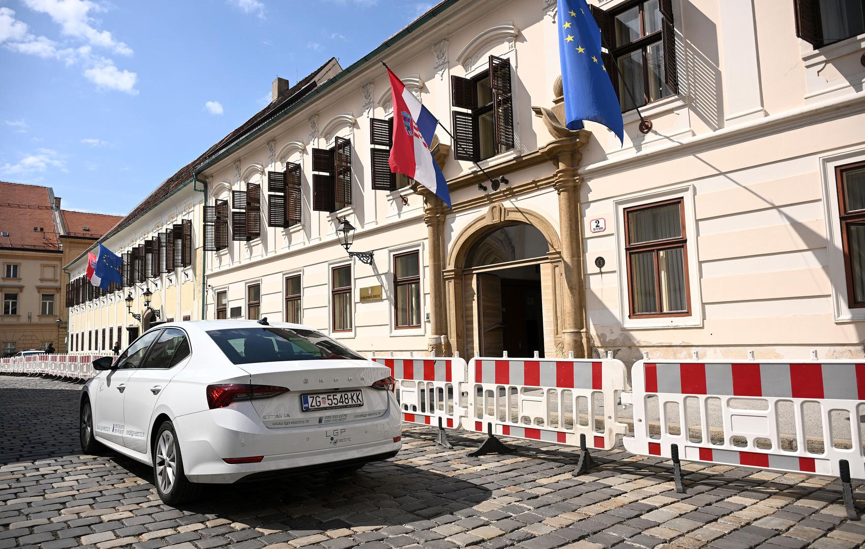 Napadač je nakon toga pobjegao, a policija ga je ubrzo pronašla mrtvog na Jabukovcu.