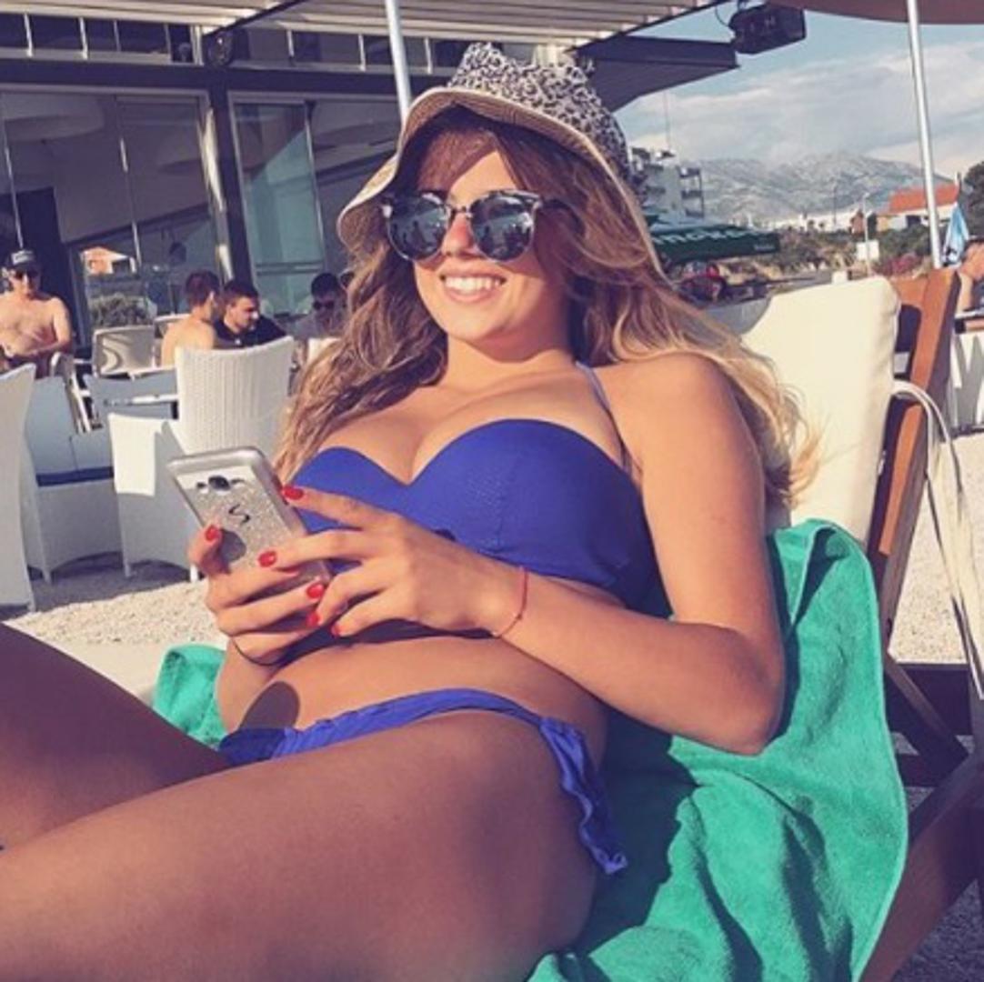 Matea već treću sezonu igra za podgoričku Budućnost. Jedna od najtalentiranijih europskih rukometašica, 19-godišnja Sinjanka, igra na poziciji beka. Iako nema poseban sportski uzor, uvijek je uživala gledajući majstorije rukometnog Mozarta – Ivana Balića.
