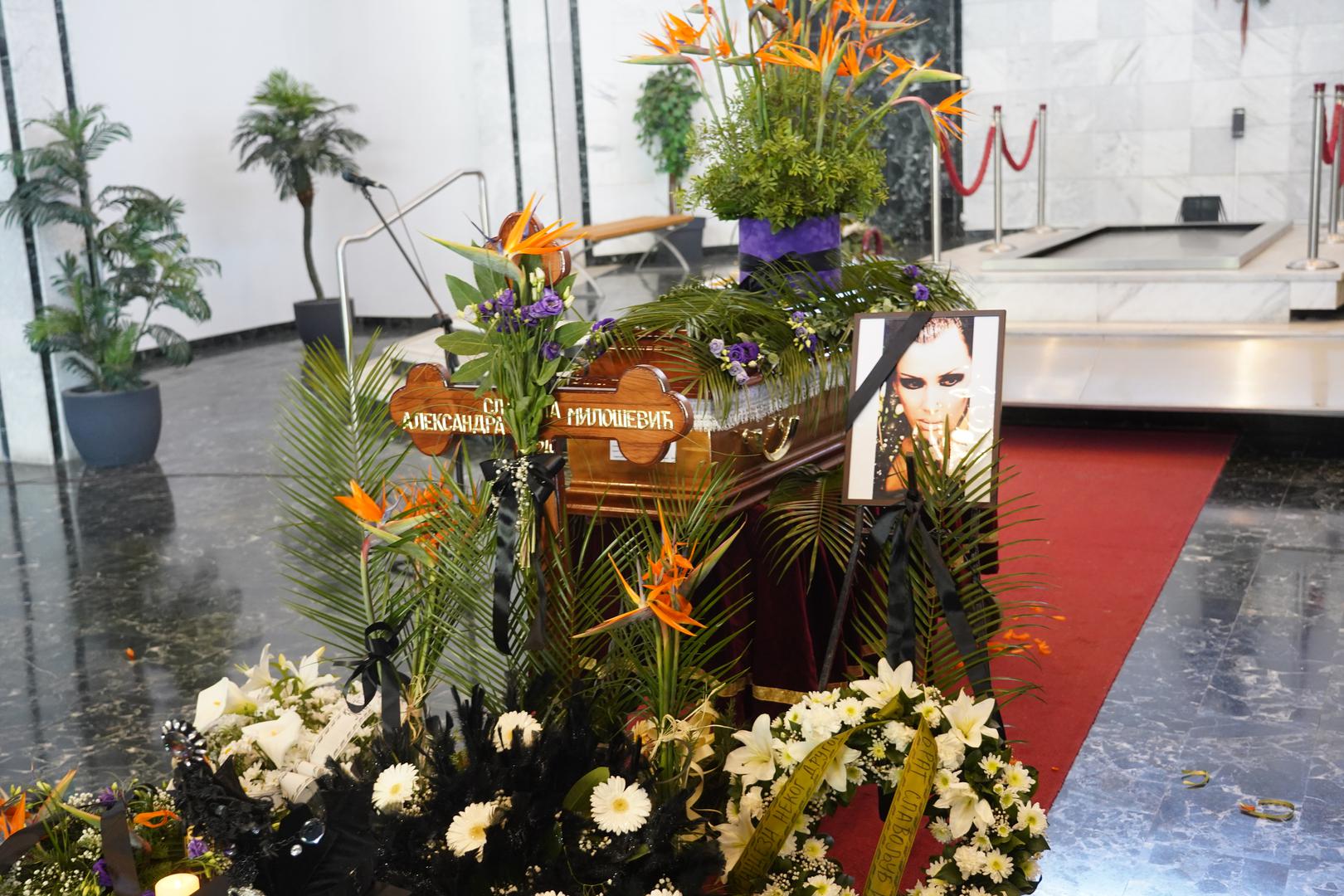 Podsjetimo, otkad je popularna pjevačica preminula, devet dana nakon još nije bila sahranjena, a otkriven je i razlog tome.