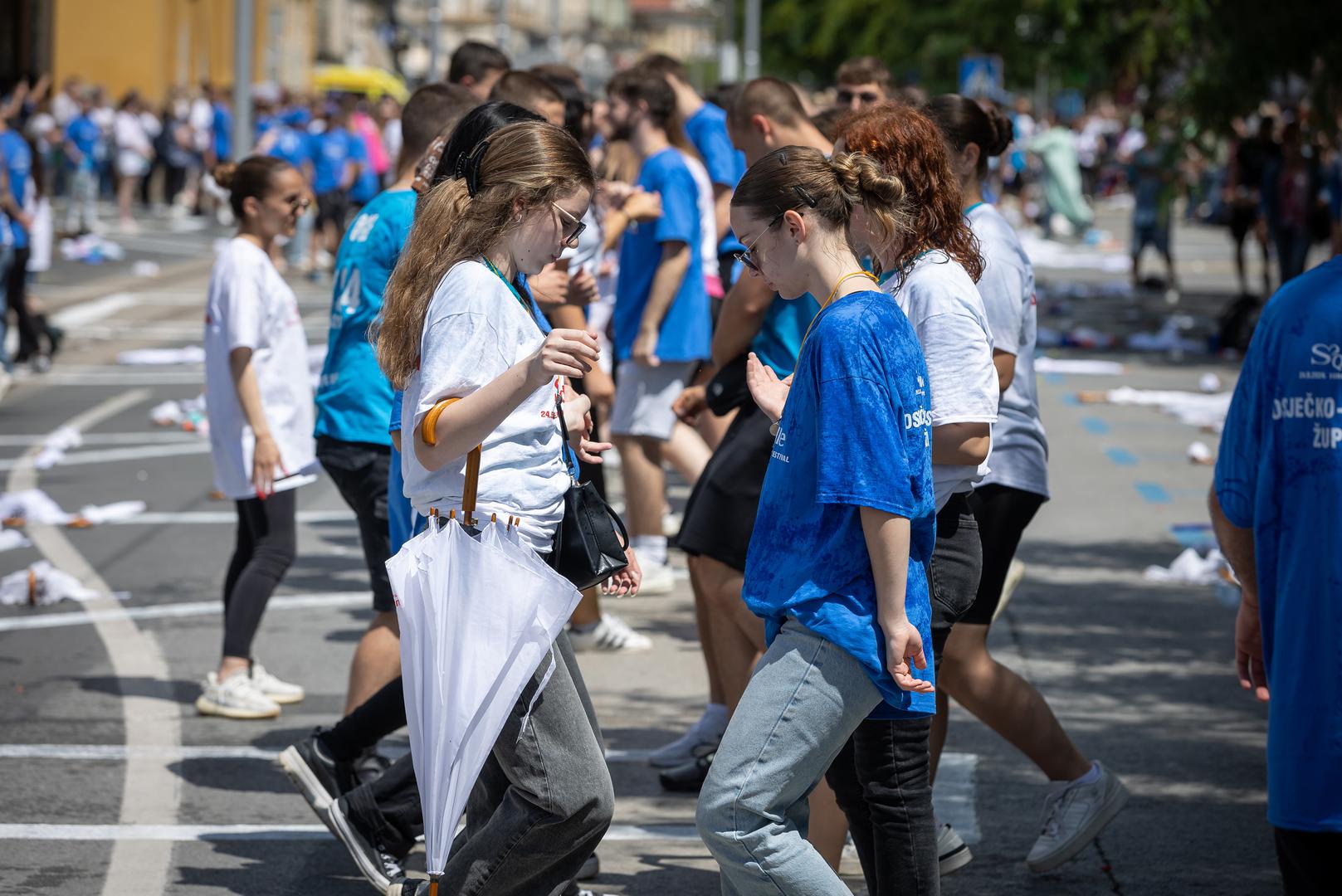 24.05.2024., Osijek - Osjecki maturanti u centru grada slavili zavrsetak skole i plesali quadrillu. Photo: Davor Javorovic/PIXSELL