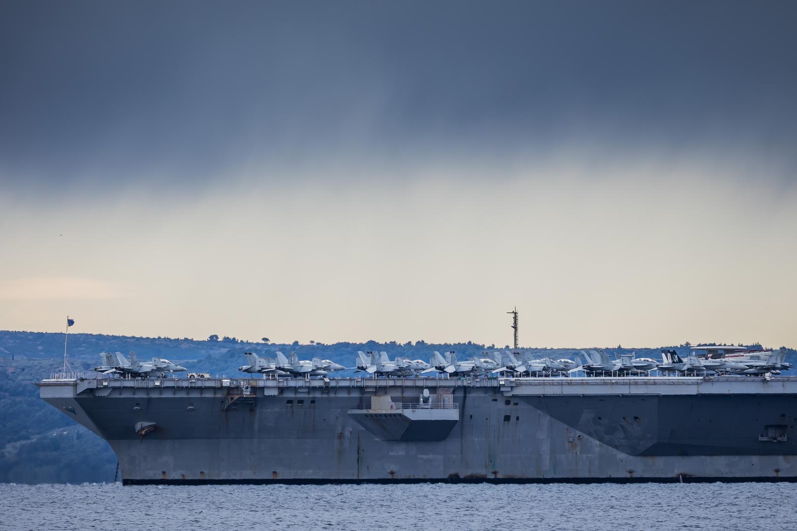 Fotoreporter je za Slobodnu Dalmaciju istaknuo i kako je već prvih dana boravka zabilježena velika potražnja u gradu, pa je u pojedinim trgovinama već u večernjim satima ponestalo kruha i alkohola. Ugostiteljski objekti bili su puni, a primjetan je bio i povećan promet u cijelom centru.

