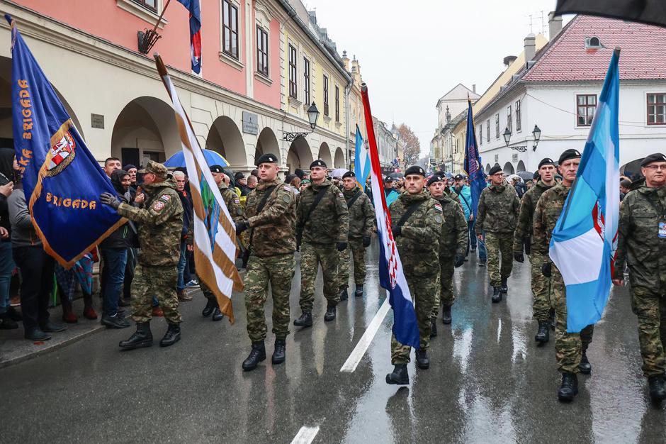 Ulicama grada Vukovara krenula je kolona Sjećanja