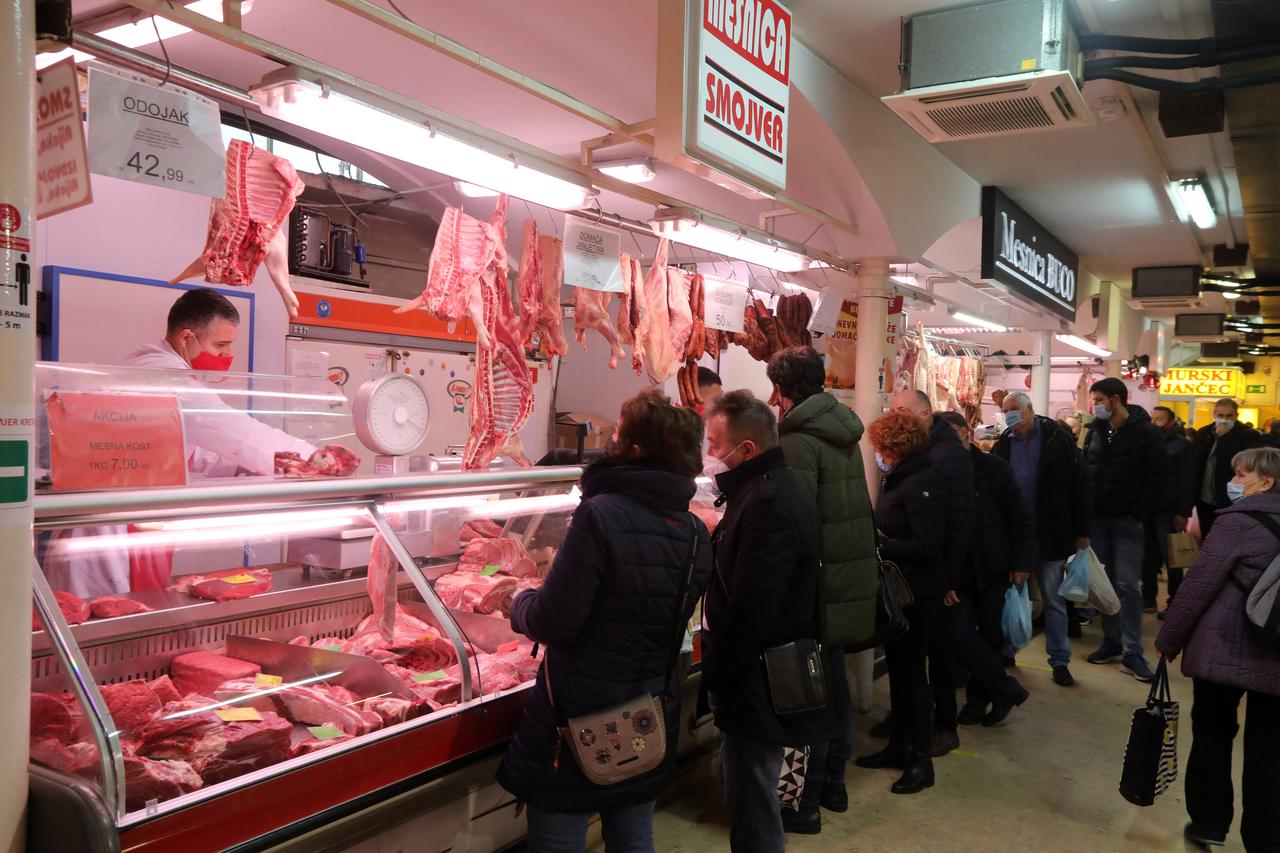 Rijeka: Predblagdanska kupovina mesa na gradskoj tržnici