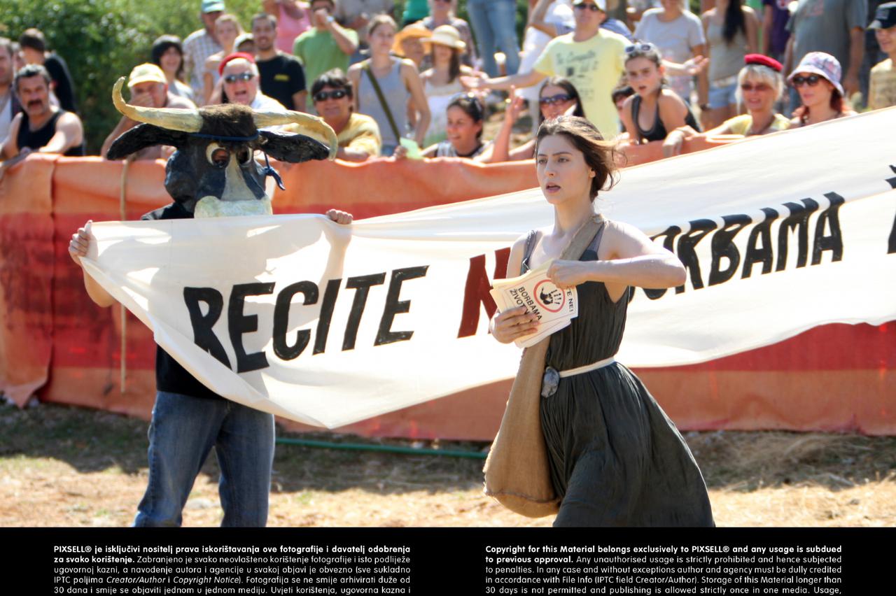 Sonja i bik, r. Vlatka  Vorkapić