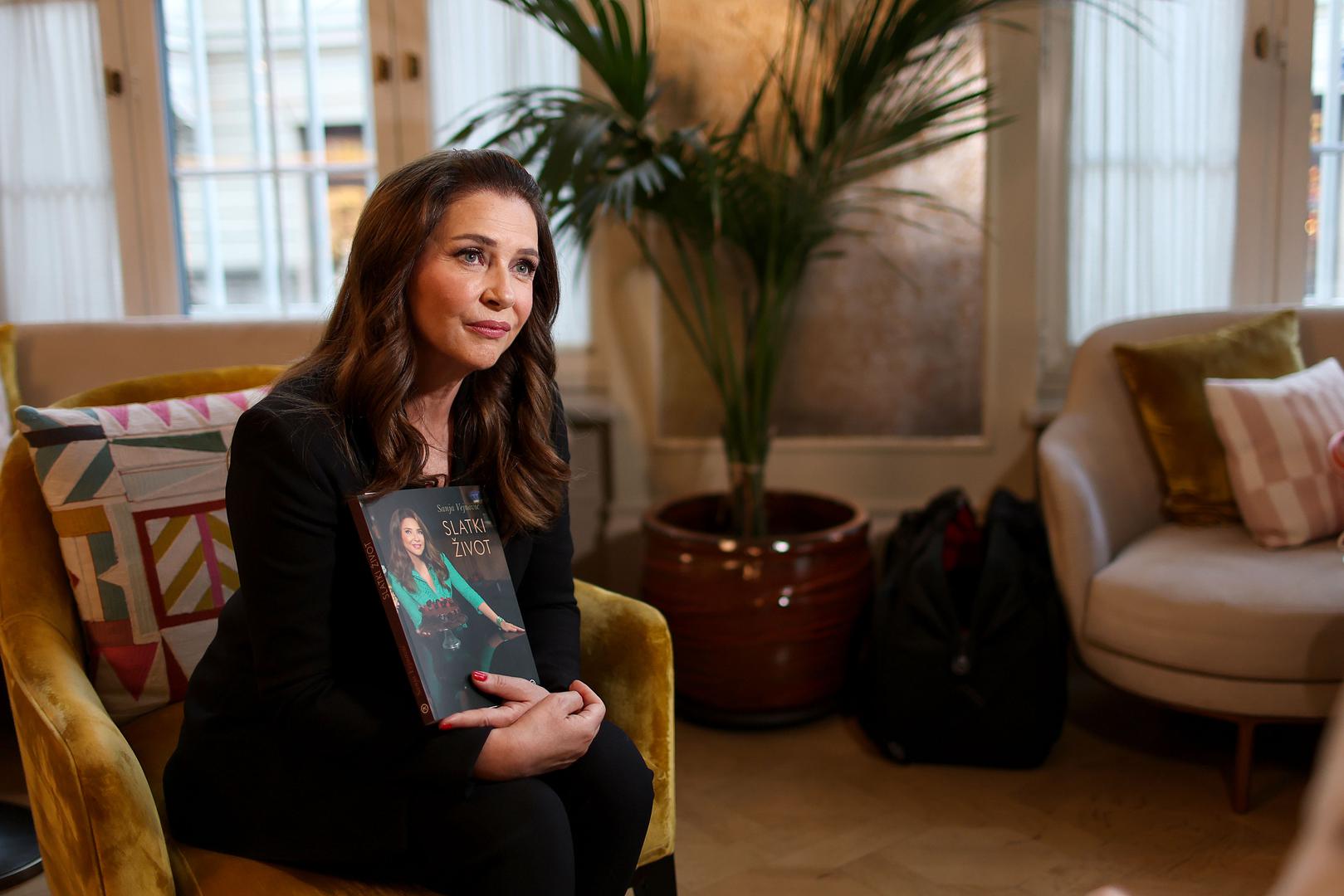 Njezin lik, Mirjana Vukas, imućna je majka koja se bori s teškim životnim izazovima, uključujući tragičan gubitak najstarijeg sina Petra, za čiju smrt sumnjiči njegovu suprugu Katarinu. 