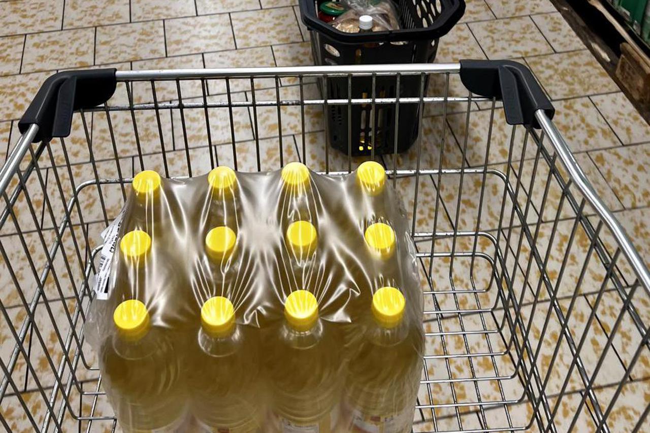 Zagreb: Kupovina suncokretovog ulja