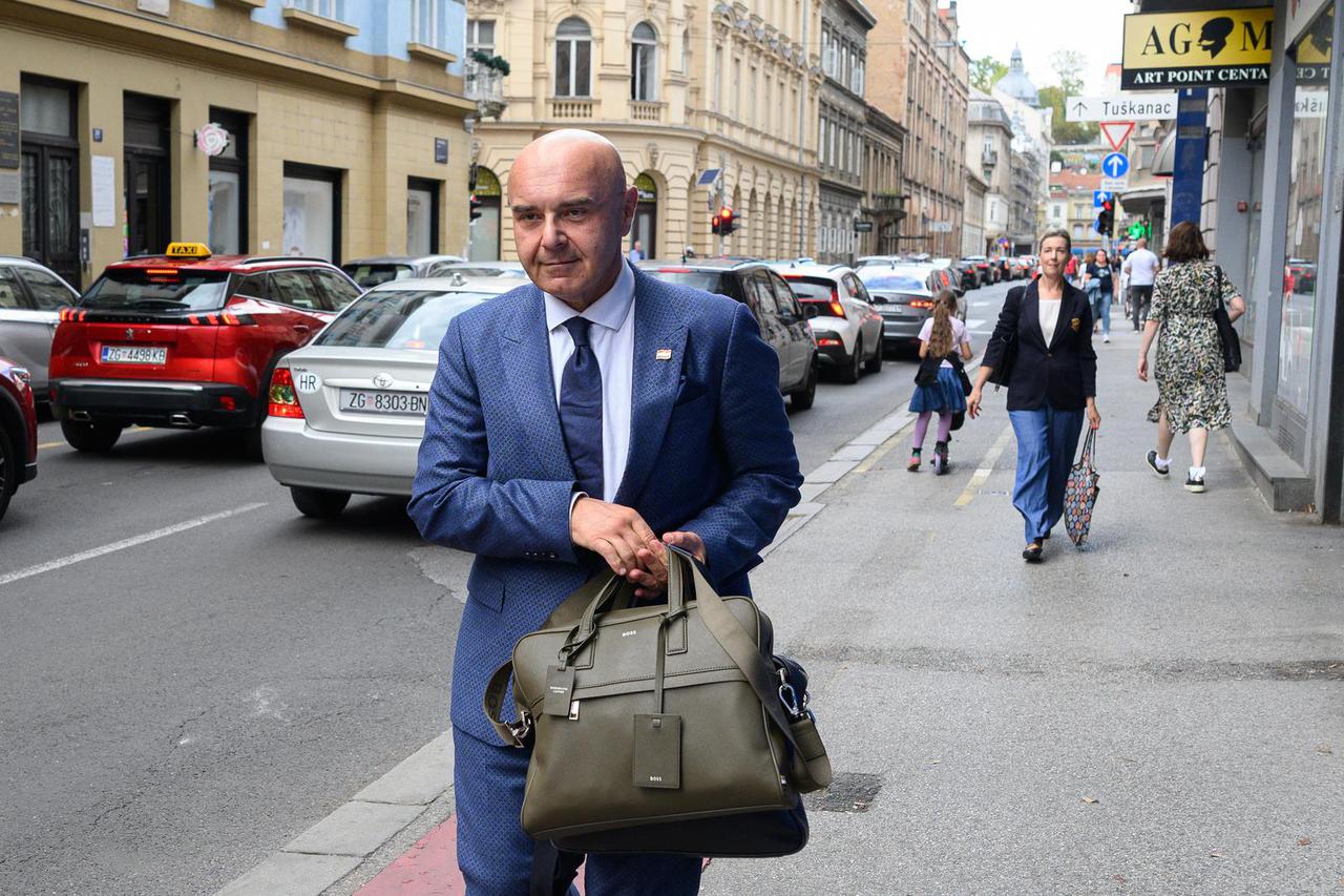 Zagreb: Dolazak članova na zajedničku sjednicu Predsjedništva i Nacionalnog odbora HDZ-a