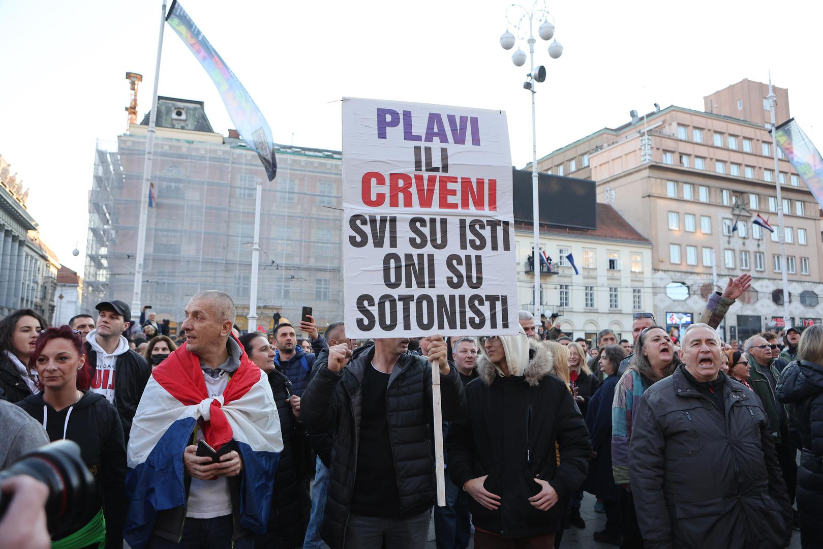 Sudionici prosvjeda koji se na društvenim mrežama naziva i “Bijeli tihi marš” od Vlade traže ukidanje Covid potvrda, koje su u okolnostima epidemije koronavirusa u Hrvatskoj obavezne u zdravstvu, socijali te državnim i javnim institucijama.