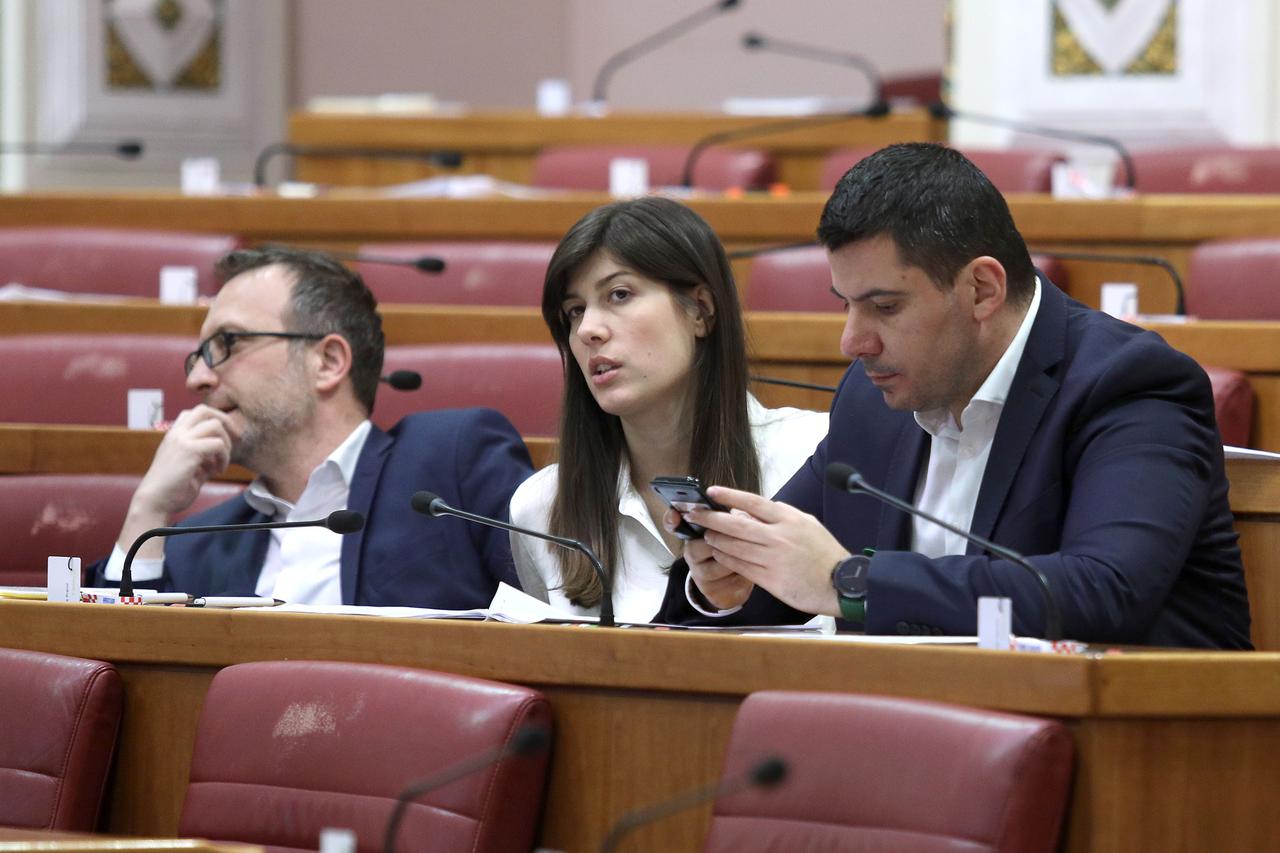 Zastupnici Mosta cijelu noć pokušavaju opstruirati zakon o financiranju političkih stranka