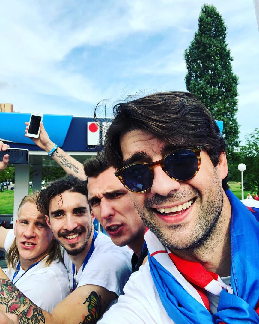 Vedran Ćorluka uhvatio je selfie na autobusu.