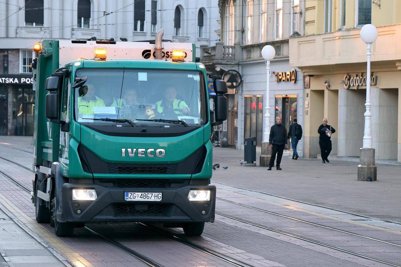 Zagreb: Radnici Čistoće očistili centar grada