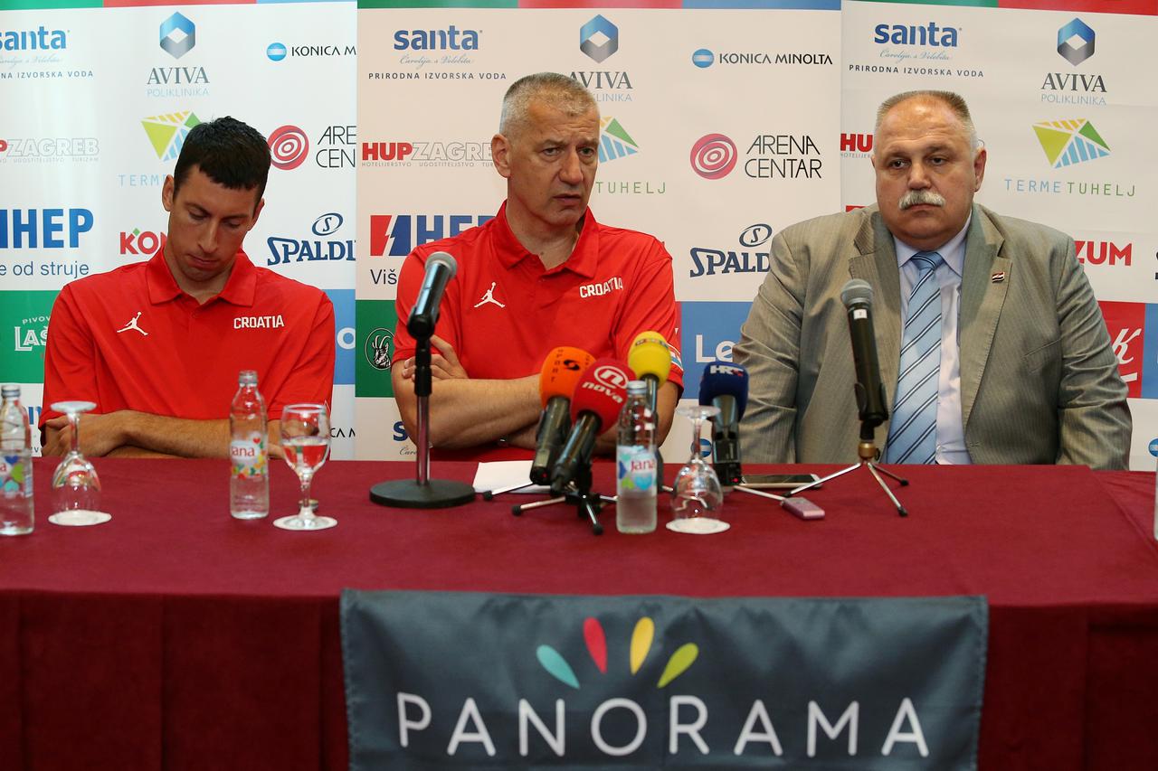 08.06.2016., Zagreb - Konferencija za novinare u hotelu Panorama hrvatske kosarkaske reprezentacije uoci kvalifikacijskog turnira za put na Olimpijske igre u Rio de Janeiro. Roko Leni Ukic, izbornik Aleksandar Petrovic, predsjednik Hrvatskog kosarkaskog s