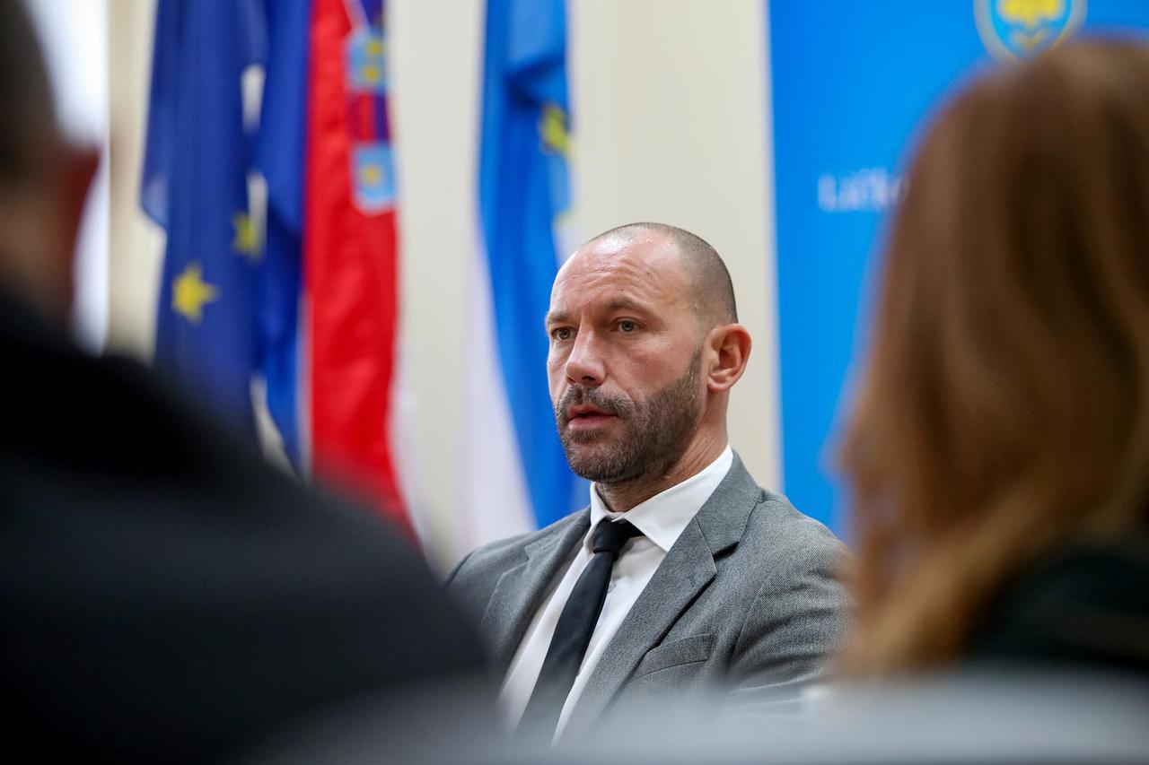 Gospić: Potpisivanje Sporazuma o realizaciji projekta "Modernizacija zatvorskog sustava kroz izgradnju Kaznionice u Perušiću"