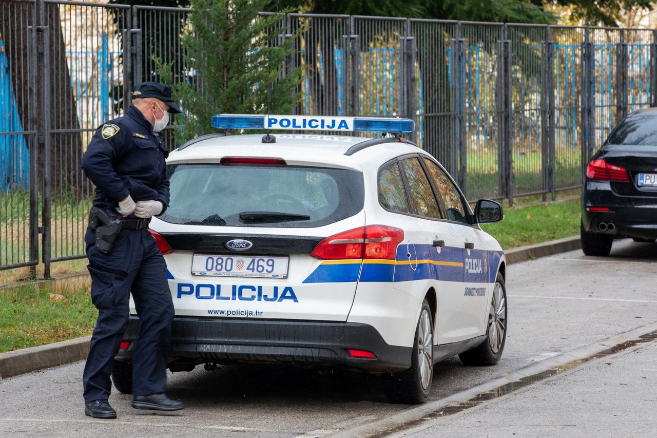 Pula: Muškarac osumnjičen za ubojstvo supruge doveden u DORH na ispitivanje