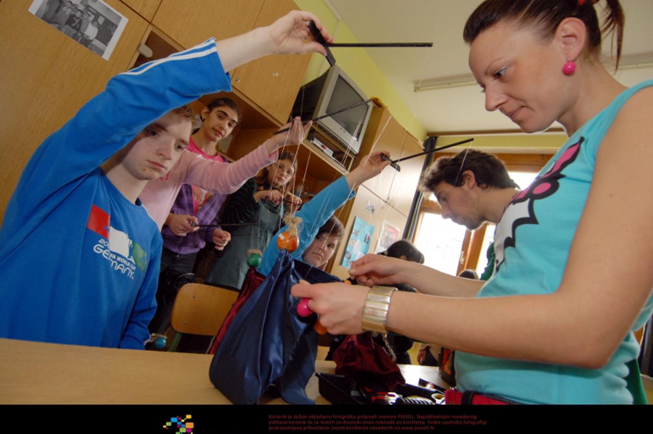 '24.03.2010., Varazdin - Ucenici centra za odgoj i obrazovanje Tomislav Spoljar pod vodstvom udruge Krpe i konci na radionici izradili marionete.  Photo: Marko Jurinec/PIXSELL'