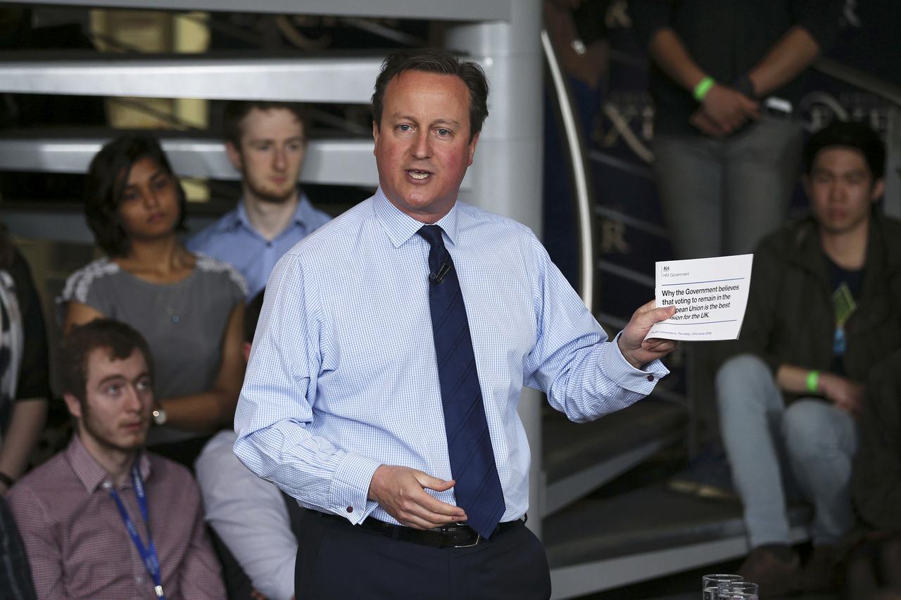 Britain's Prime Minister David Cameron addresses students at Exeter University in Exeter, Britain April 7, 2016.   REUTERS/Dan Kitwood/pool