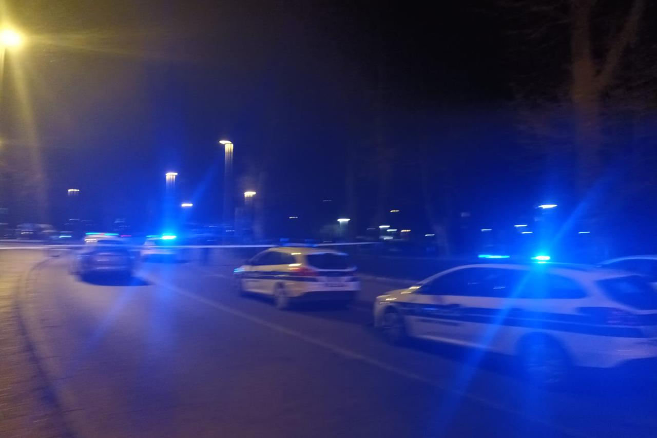 Policija je brzo zatvorila pristup mjestu gdje je nastala rupa