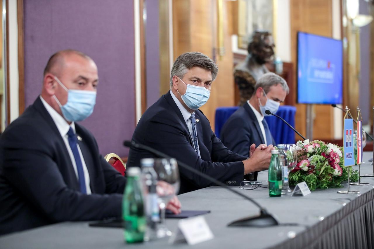 Zagreb: Zajednička sjednica Predsjedništva i Nacionalnog vijeća HDZ-a u hotelu Westin