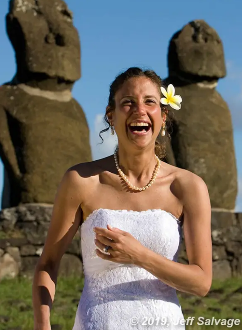 Jennifer i Jeff Salvage vjenčali su se 2008. godine na Uskršnjem otoku, na jugu Tihog oceana.