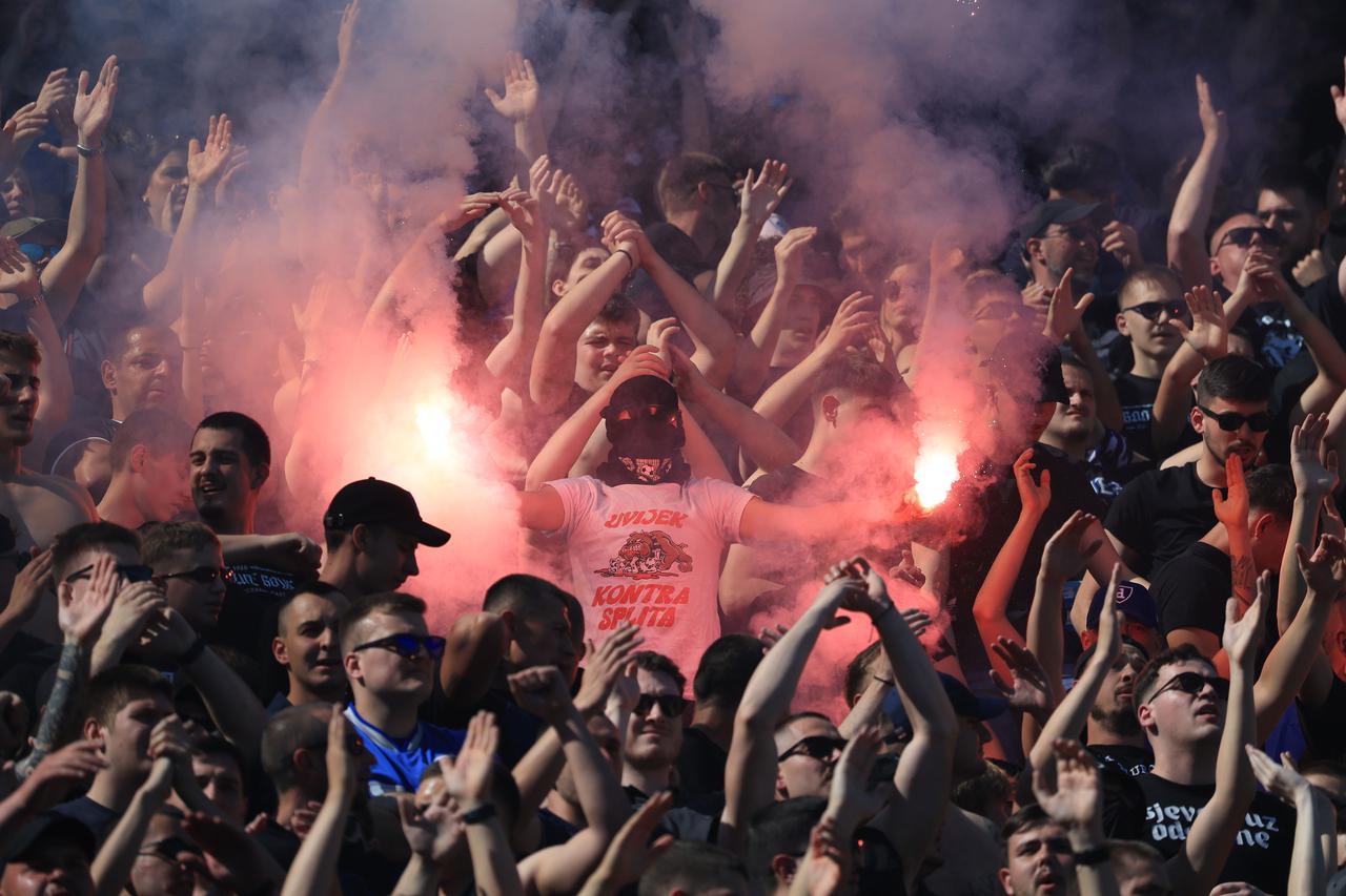 Navijači na utakmici 34. kola SuperSport HNL-a između Dinama i Hajduka