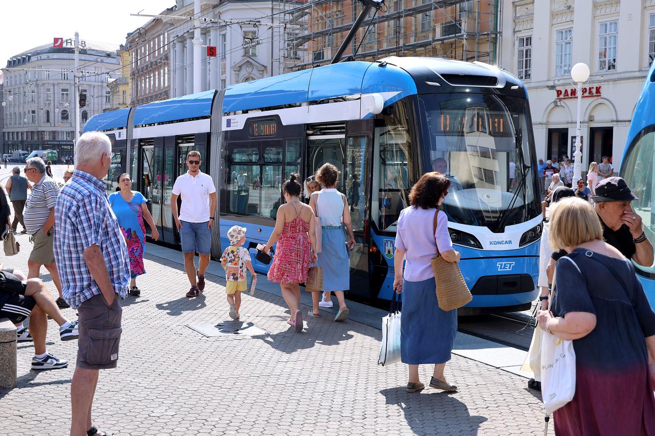 Zagreb: U prometu već deset novih niskopodnih tramvaja