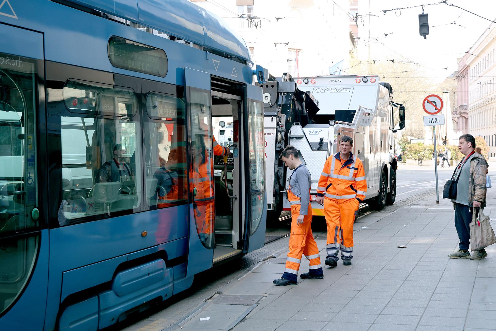 Kvar tramvaja broj 11 izazvao je jučer, 25. ožujka, u ranim popodnevnim satima veći zastoj u Jurišićevoj ulici u centru Zagreba, javio je tada Pixsellov fotoreporter Patrik Macek.