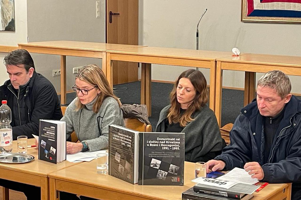 Novo Selo Glinsko - pustoš i ruševine jednu godinu nakon potresa