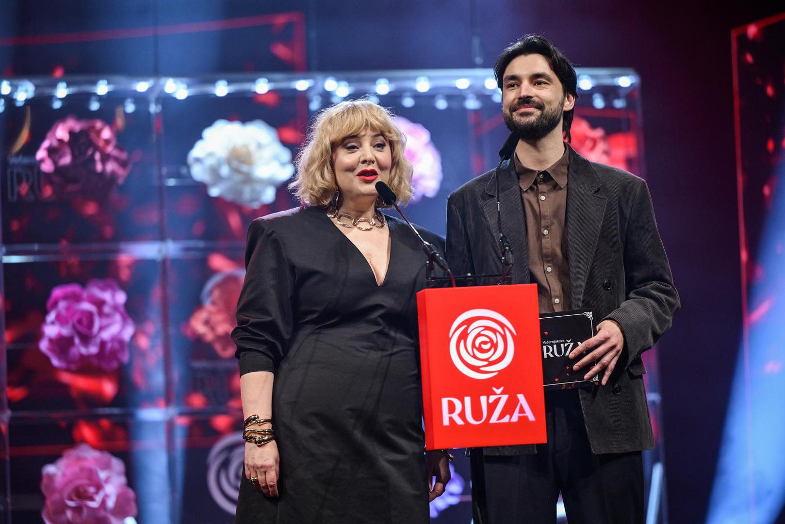 Prezenteri glumci Linda Begonja i Roko Sikavica