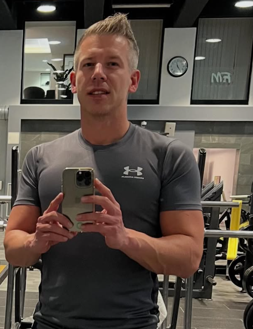 Posebno se ističe iznenađenje kombinacijom političkog uspjeha i izgleda, pa neki pišu: “Čekaj, pobijedio je autoritarnog vođu i još je zgodan?”