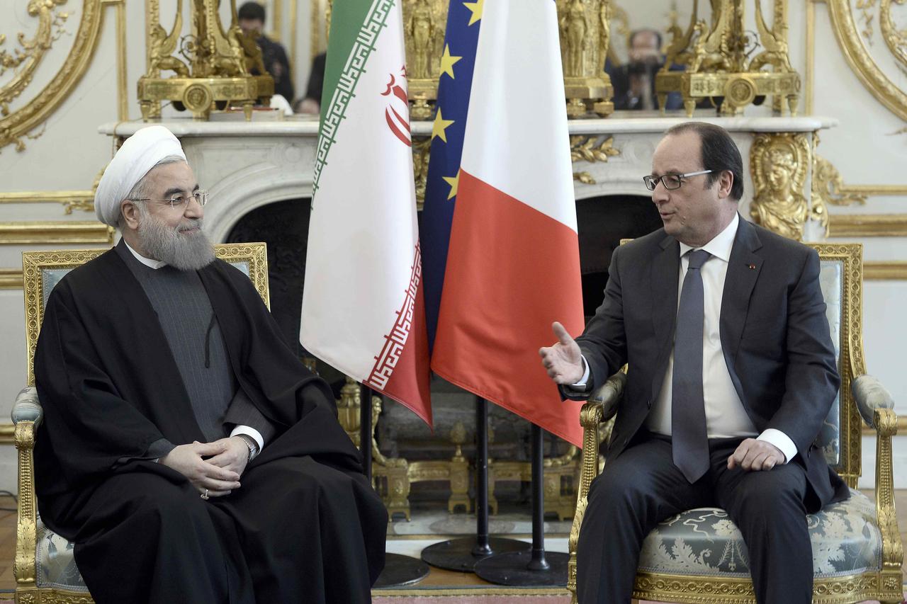 French President Francois Hollande (R) meets Iran's President Hassan Rouhani at the Elysee Palace in Paris, France, January 28, 2016.  REUTERS/Stephane de Sakutin/Pool     TPX IMAGES OF THE DAY  