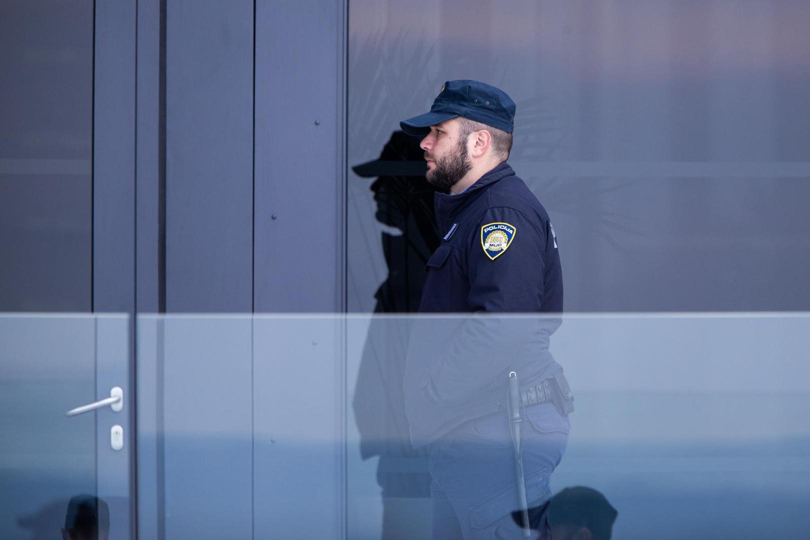 16.11.2020., Split - Atmosfera oko hotela Amphora u kojem pod jakom policijskom zastitom odsjeda nogometna reprezentacija Portugala.
Photo: Milan Sabic/PIXSELL