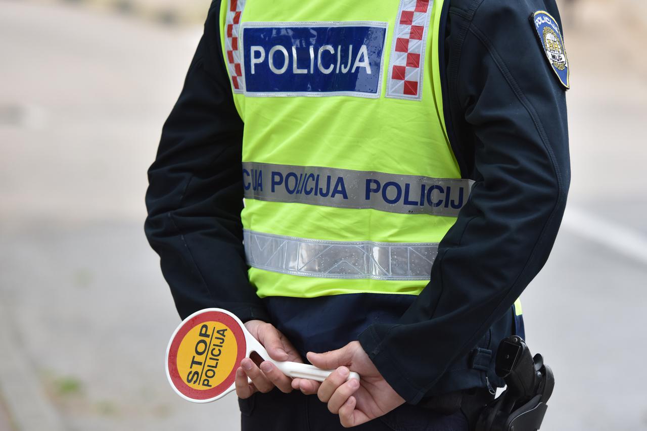 Policija