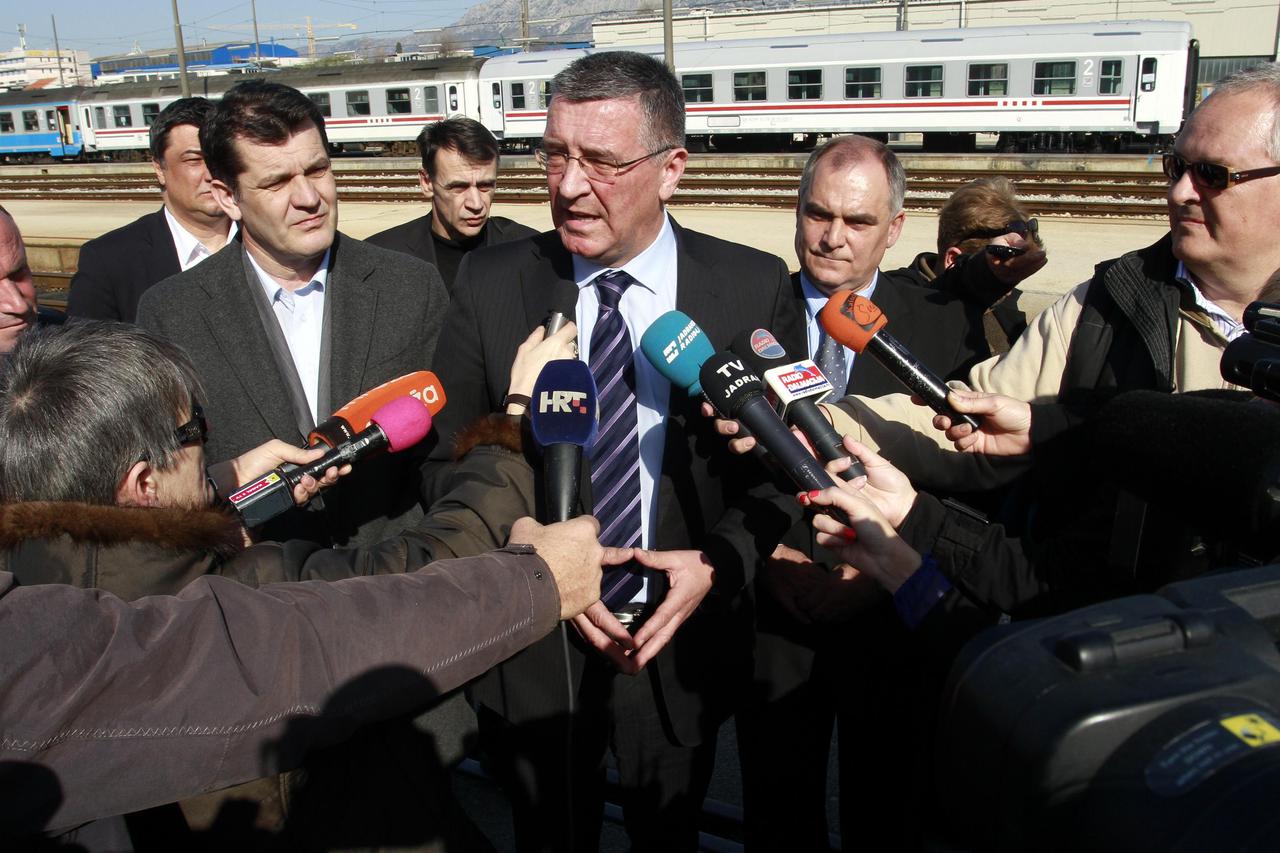 Župan Zlatko Ževrnja, gradonacelnik Solina Blaženko Boban i gradonačelnik Kastela Ivan Udovičić održali konferenciju za medije o ukidanju splitske regionalne jedinice HŽ-a