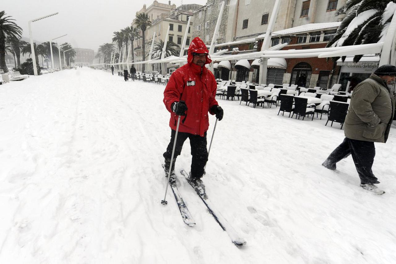 ARHIVA - Prije jedanaest godina Split je bio prekriven snijegom kao na skijalištu