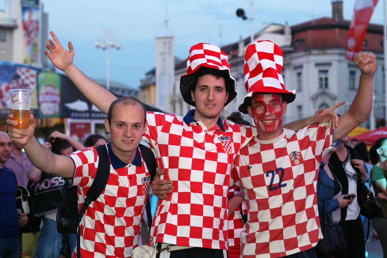 Sluzbeni klub navijaca hrvatske nogometne reprezentacije