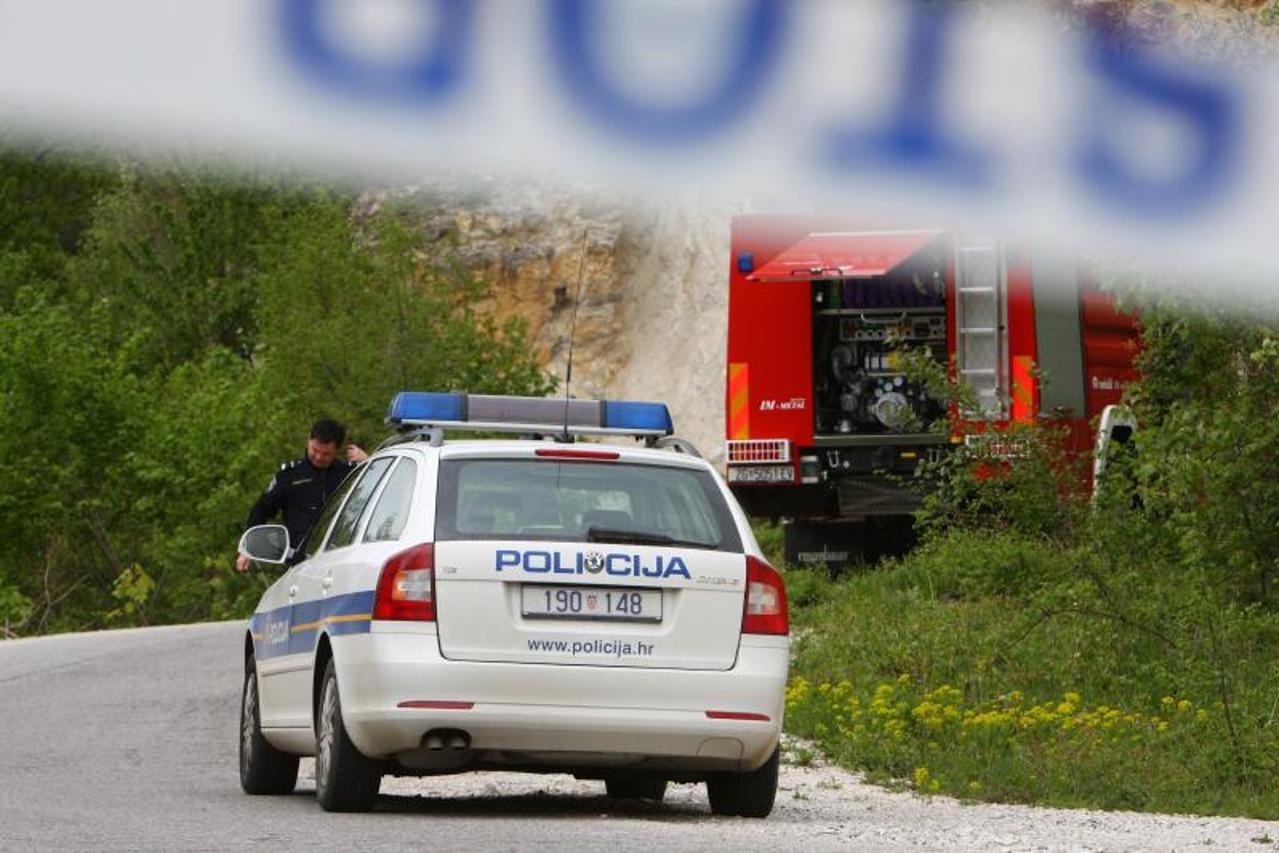 '02.05.2010., Visnjevac Podvorski, Samobor - Prometna nesreca u kojoj je osobni automobil sletio s ceste, pri cemu je vozac poginuo.  Photo: Tomislav Miletic/PIXSELL'